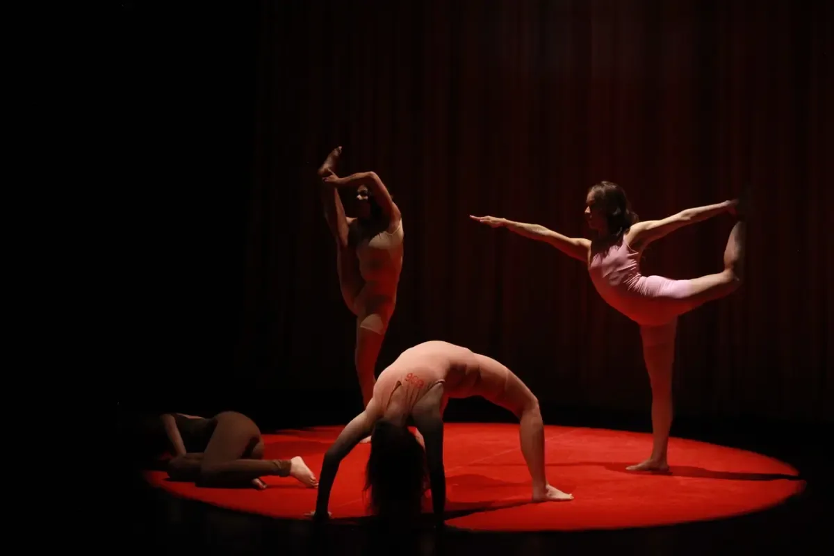 Este festival es esencial para dar visibilidad a nuevas voces del teatro contemporáneo en México.