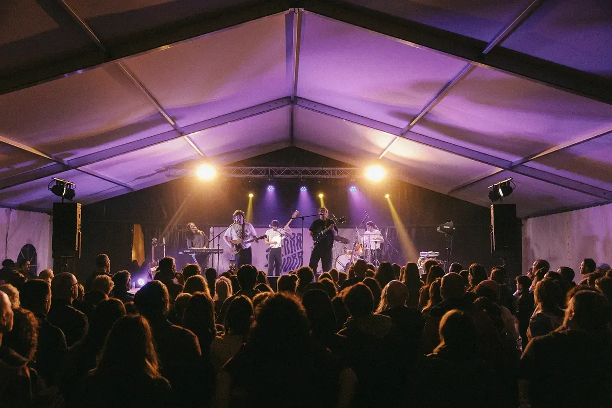 El festival concluyó con éxito su ciclo anual, destacando su impacto cultural y turístico.