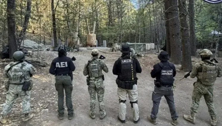 La FGR indaga posibles irregularidades en el manejo de un caso de narcotráfico.