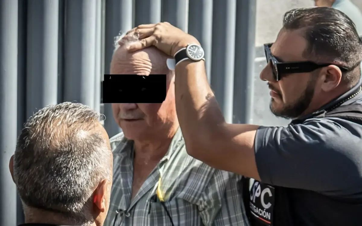 El exgobernador de Baja California está implicado en el mayor caso de contrabando de combustible a México.