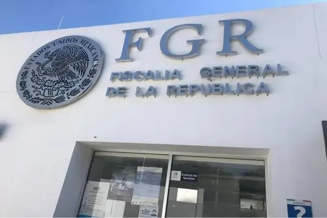 La Fiscalía General de la República actúa para combatir delitos de portación de arma y narcotráfico en Puebla.