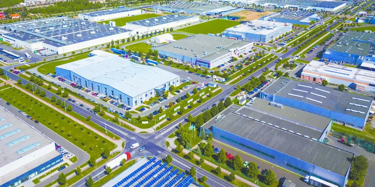 La compra de Fibra Macquarie por Fibra Mty evidencia un cambio estratégico en el sector inmobiliario mexicano.