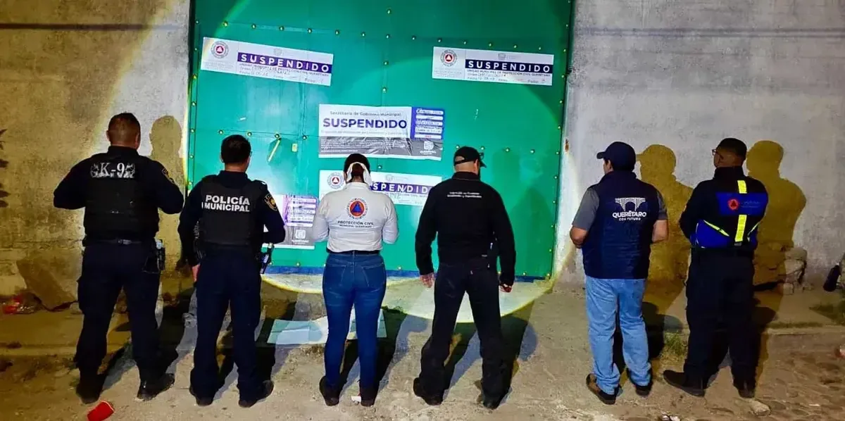 La celebración, que reunía a 300 personas, incluía a 200 menores de edad y fue desmantelada por la policía por violar restricciones.