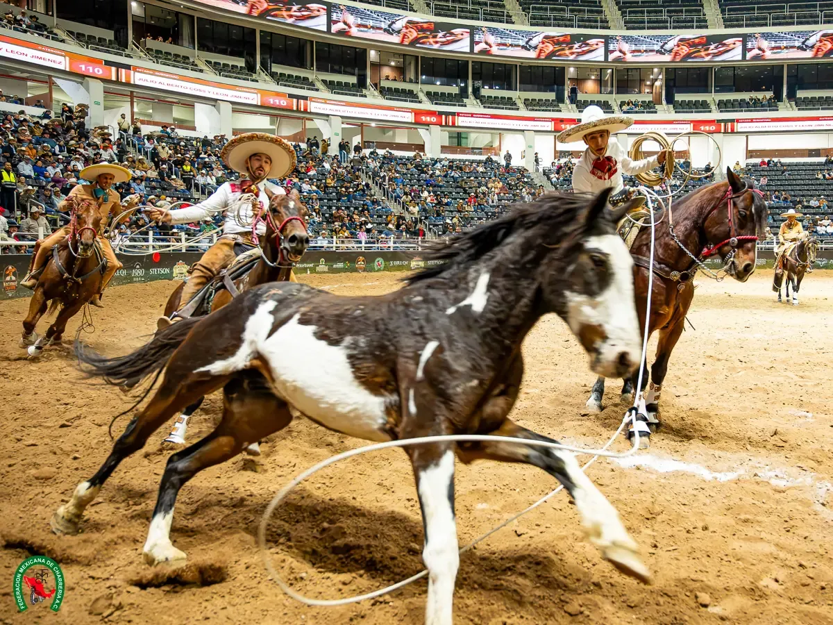 La competencia deja a destacados charros y escaramuzas listos para la ronda final.