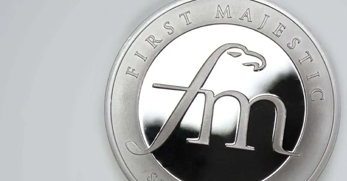 La minera mexicana duplica ingresos en 2026 impulsada por altos precios de metales.