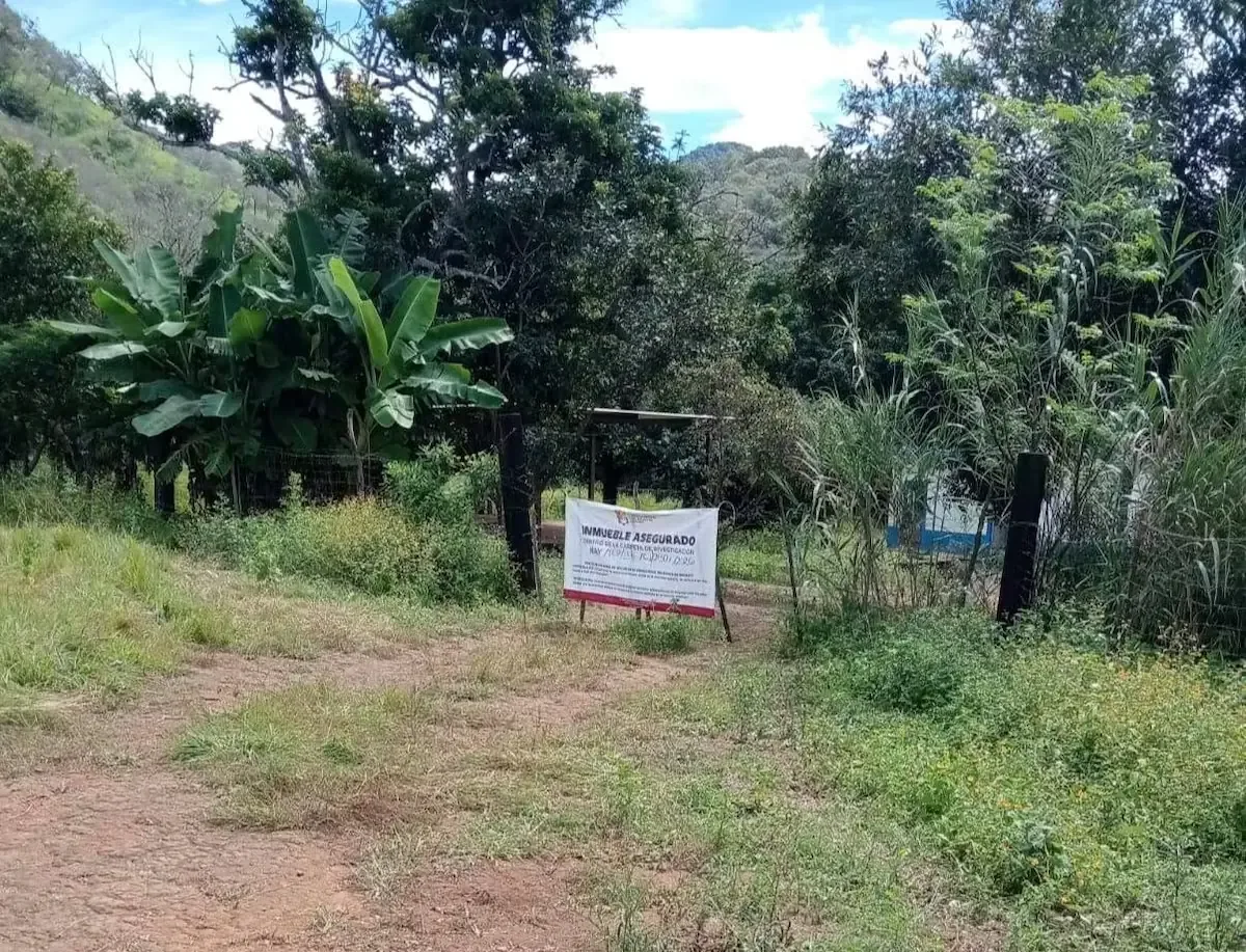 La Fiscalía de Nayarit investiga un predio donde hallaron fragmentos óseos y objetos personales cerca de Tepic.