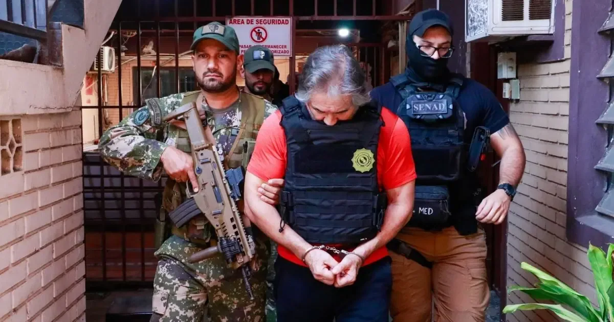 Tras acusaciones de secuestro y extorsión, el exfuncionario enfrenta un proceso penal significativo.