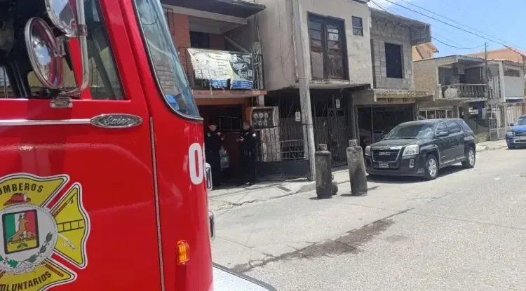 Una mujer resultó con quemaduras tras un incidente en su hogar, causado por un cilindro de gas defectuoso.