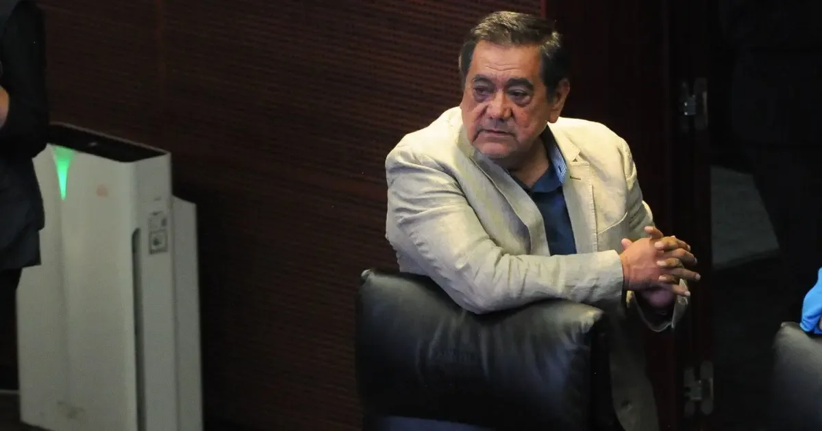 Félix Salgado Macedonio acompañando a su hija Evelyn Salgado durante un evento en Guerrero.