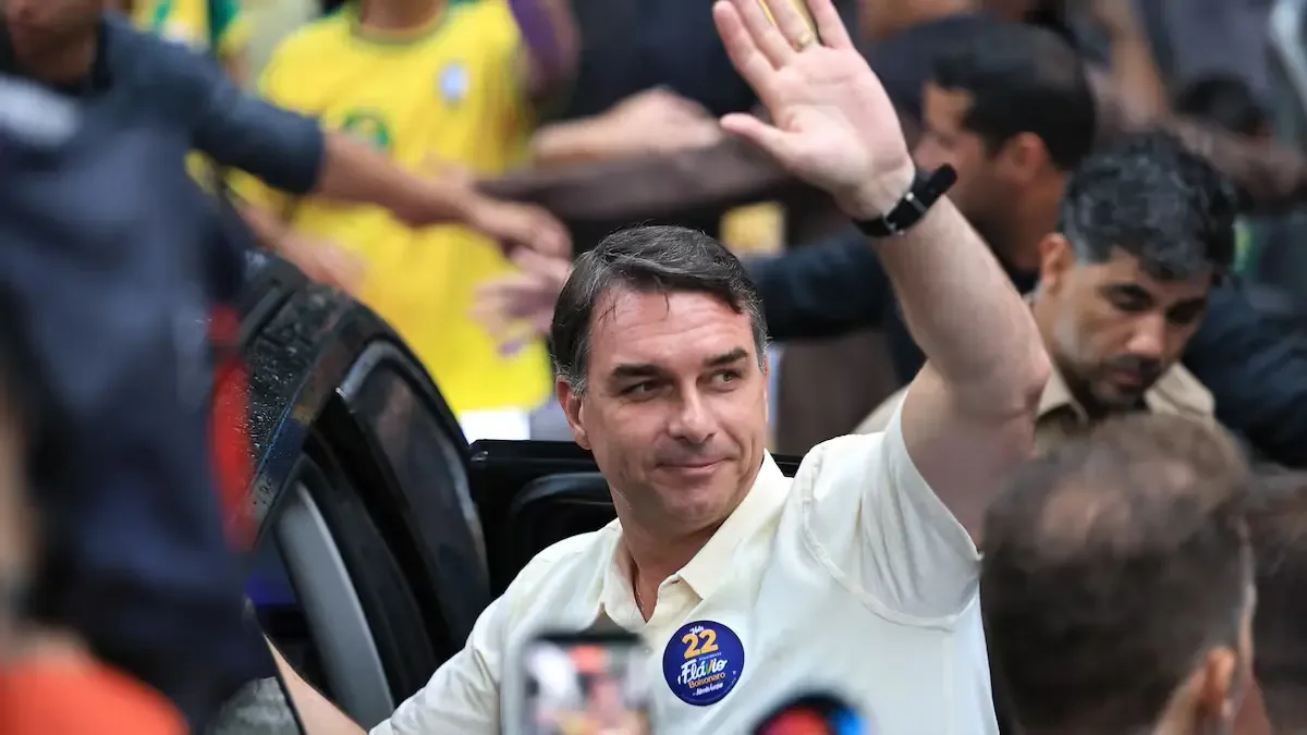 La familia Bolsonaro viajó a Ecuador después de salir de Brasil y recibir propuestas de asilo en EE. UU.