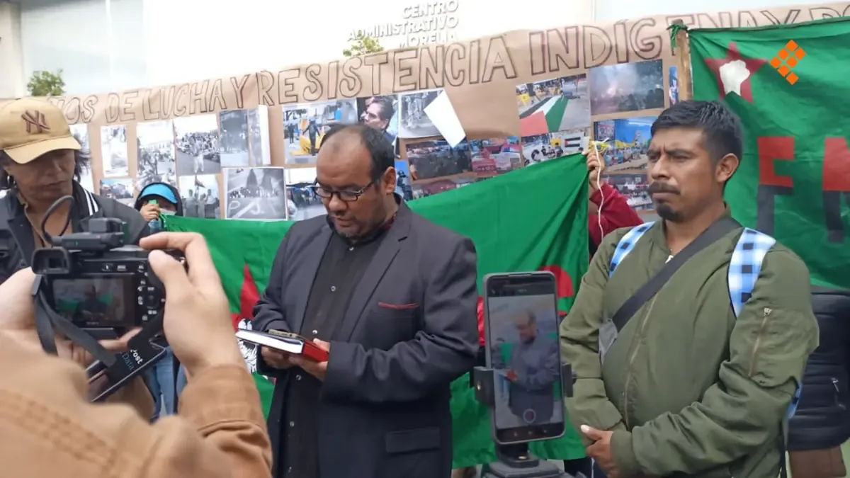 El FNLS protesta en el CAM para exigir la instalación de su tianguis en el Centro Histórico.