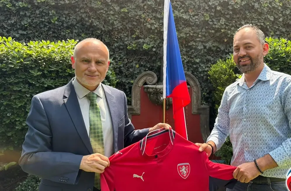 El embajador Tomáš Hart promueve comercio y cultura entre ambos países.