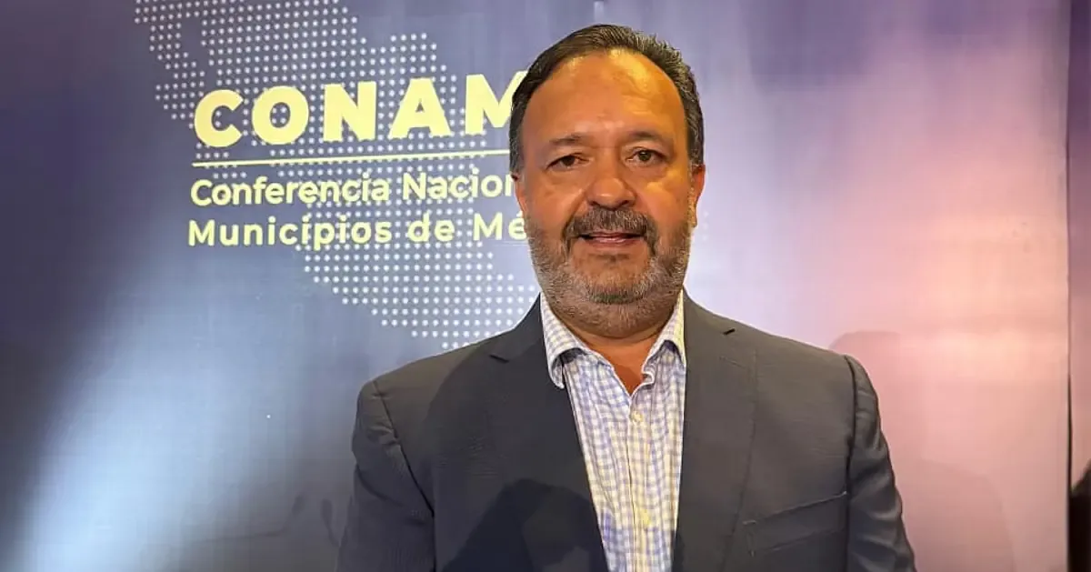 Julio Arreola destaca la importancia de unir esfuerzos en el municipalismo.