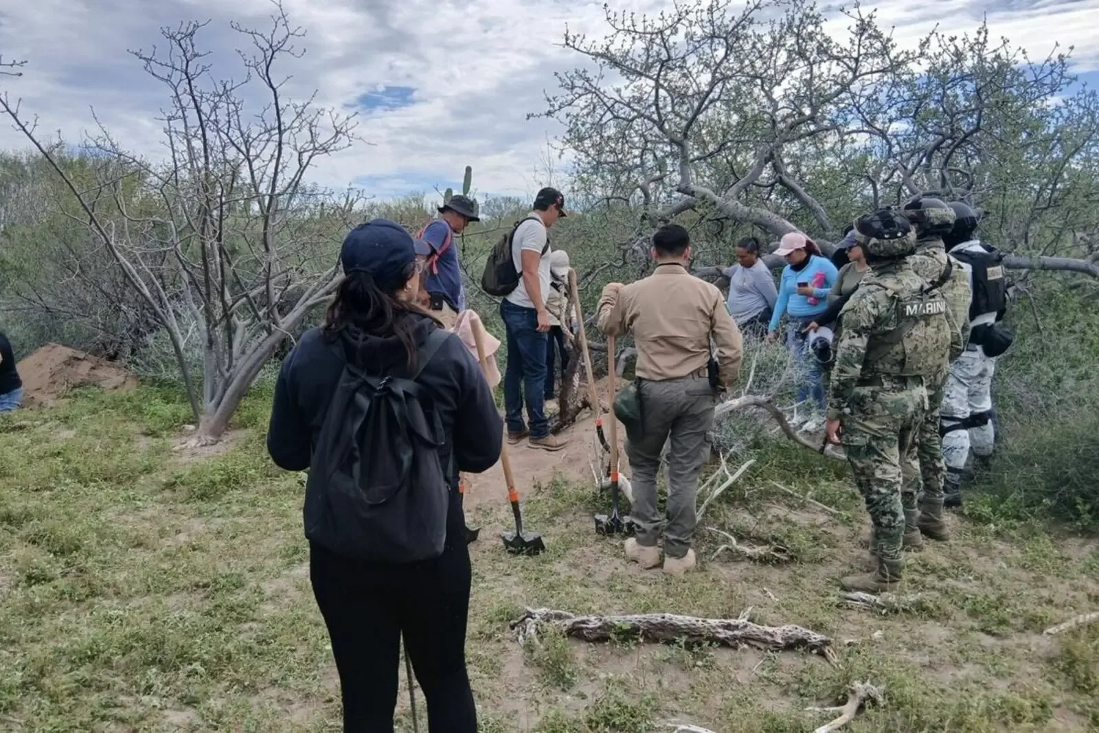 Fosa clandestina hallada en La Paz, evidenciando la crisis de desapariciones.