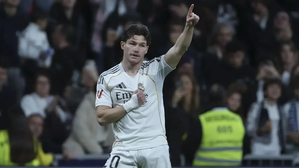 El lateral izquierdo llega del Real Madrid para reforzar al equipo andaluz.