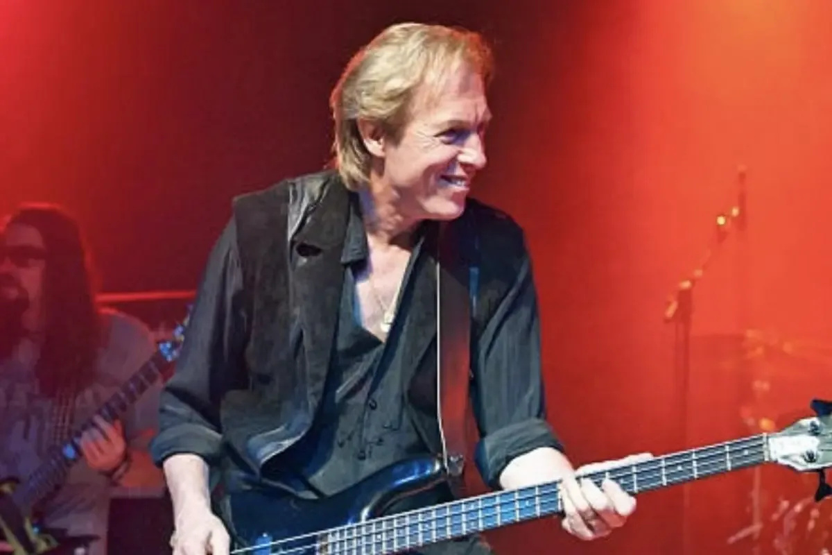 Francis Buchholz, bajista de Scorpions, conocido por su impacto en el rock.