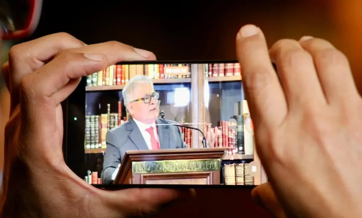 Francisco García Davish recibe la Medalla Melchor Ocampo 2026 en Morelia.