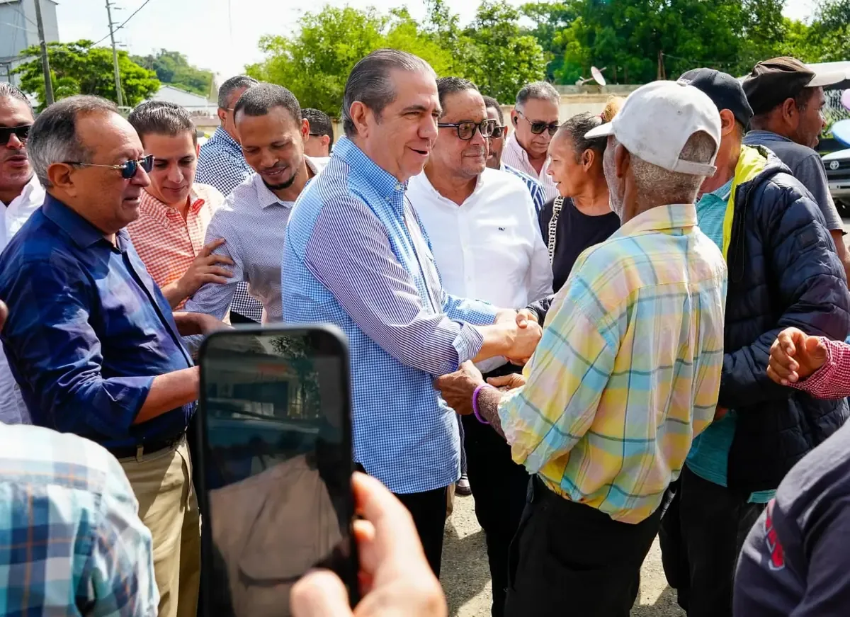 El aspirante presidencial del PLD busca conocer de primera mano las inquietudes de la población.
