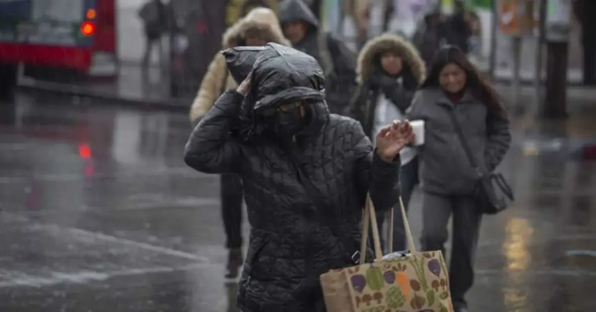 El fenómeno meteorológico afectará principalmente al norte, occidente y sureste del país, registrando descargas eléctricas y granizadas.