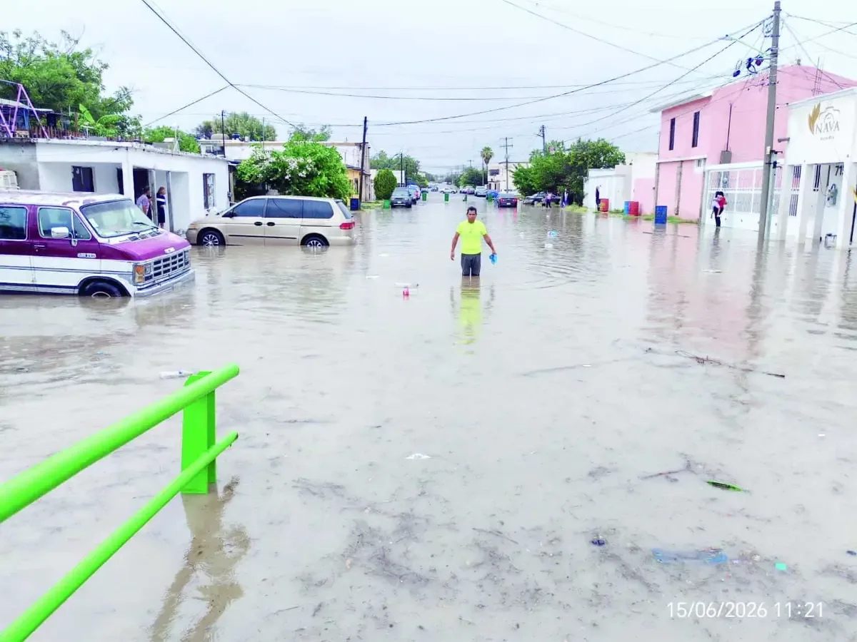 La alcaldesa Sari Pérez Cantú coordina esfuerzos para salvaguardar a la población tras precipitaciones inusuales.