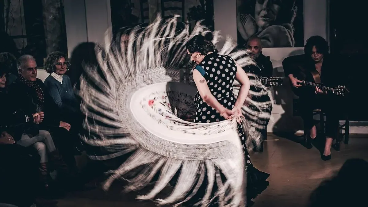 La bailaora emeritense destaca el flamenco extremeño en un evento internacional.