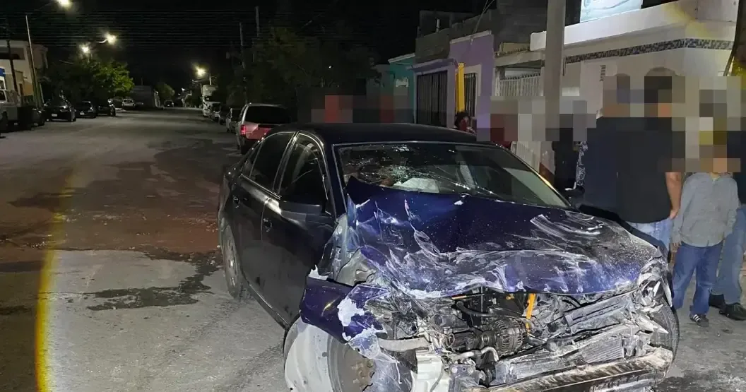 Un conductor ignora alto y provoca un accidente con heridos leves en calles de la colonia Nuevo Teresitas.