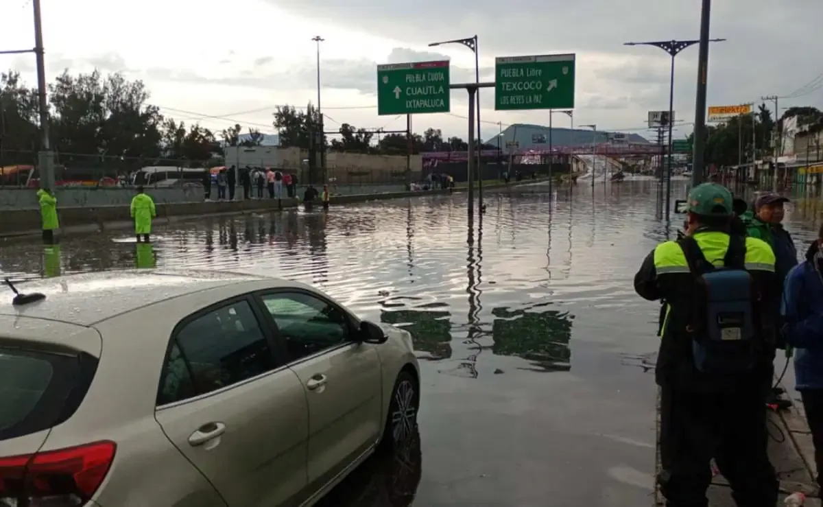 Las lluvias del domingo provocaron inundaciones y daños en diversas zonas de la capital.