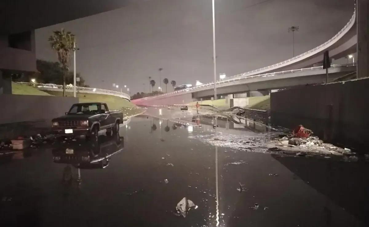 La Zona Metropolitana enfrenta graves inundaciones y hallazgos de restos humanos tras intensas precipitaciones.