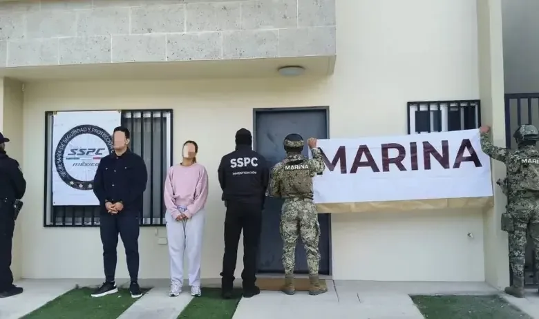 Un operativo en Baja California resultó en decomisos de drogas y la detención de dos sospechosos.