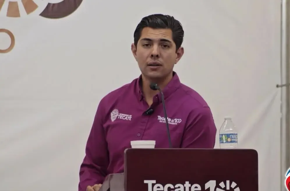 El alcalde Román Cota se pronunció sobre la participación de funcionarias en un evento proselitista.