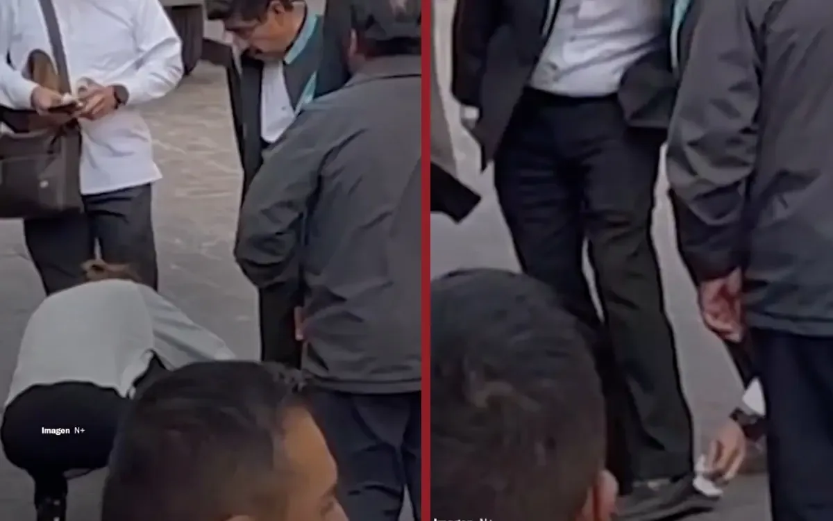 Funcionarios de la SCJN se agachan para ayudar al ministro presidente.