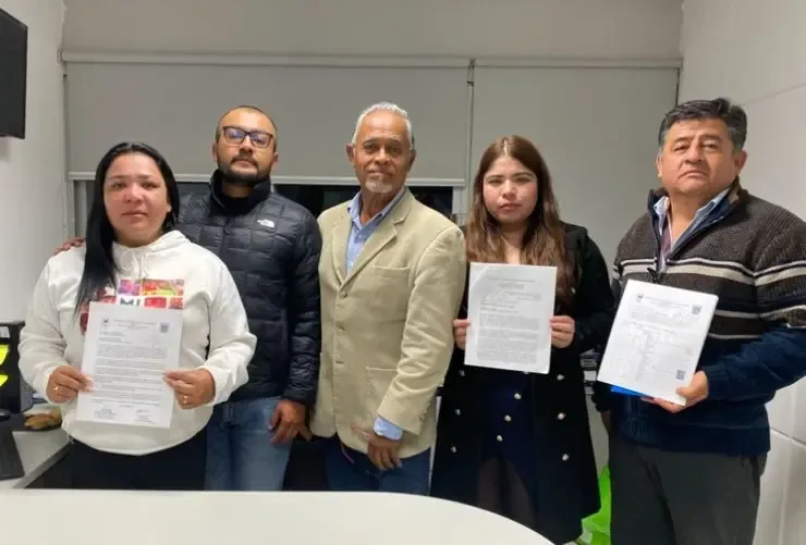 Funcionarios de la SEP reanudan diálogo con estudiantes de la normal de Teteles.