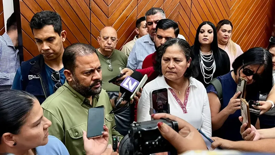 Seis empleados del Ayuntamiento se ausentarán temporalmente para acompañar a la Alcaldesa en su candidatura por la Gubernatura de Sinaloa.