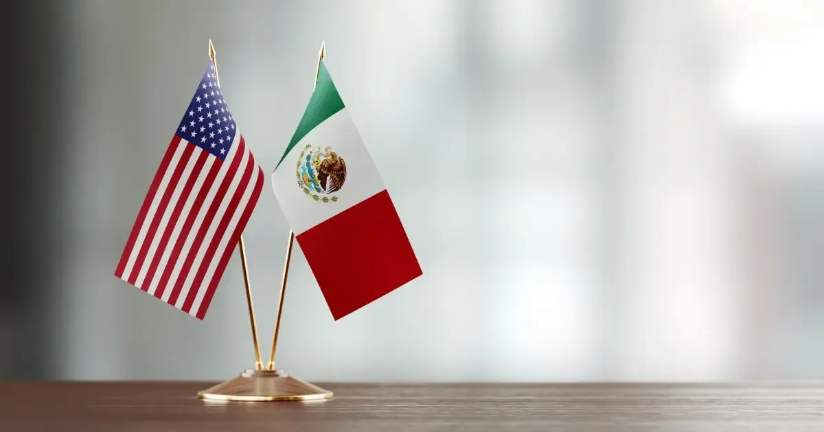 "Funcionarios de México y EE. UU. durante la presentación del plan en conferencia."