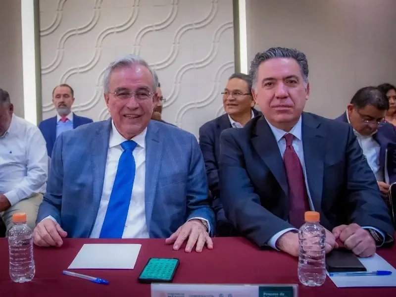 La FGR informa que cinco exfuncionarios han comparecido por narcotráfico.