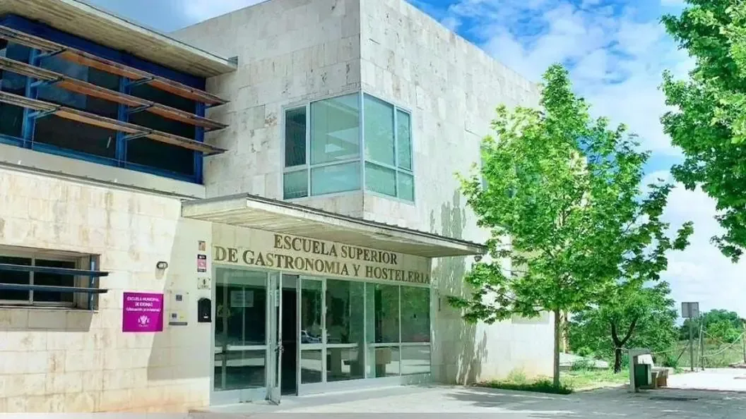 Se aprueban casi 200 plazas en una escuela controvertida ubicada en Toledo.
