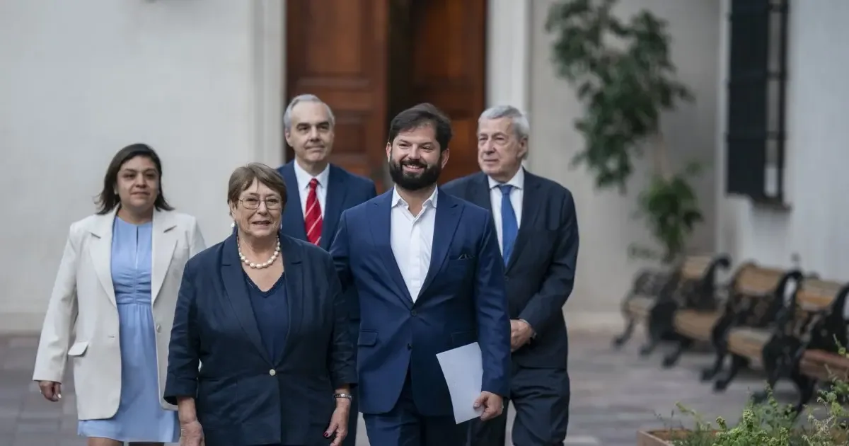 Gabriel Boric anuncia la candidatura de Michelle Bachelet a la ONU en Santiago.