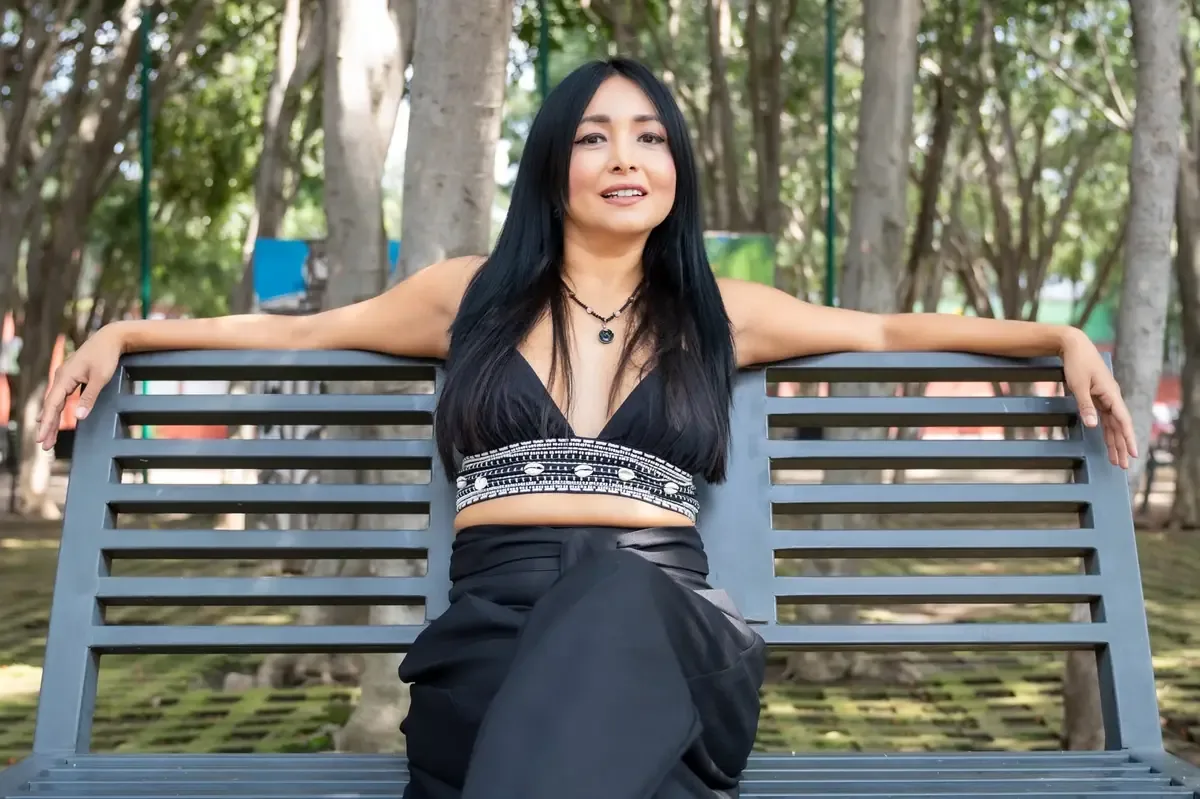 Gaby Molina subraya el papel de las mujeres indígenas en su comunidad, resaltando avances económicos y políticos.