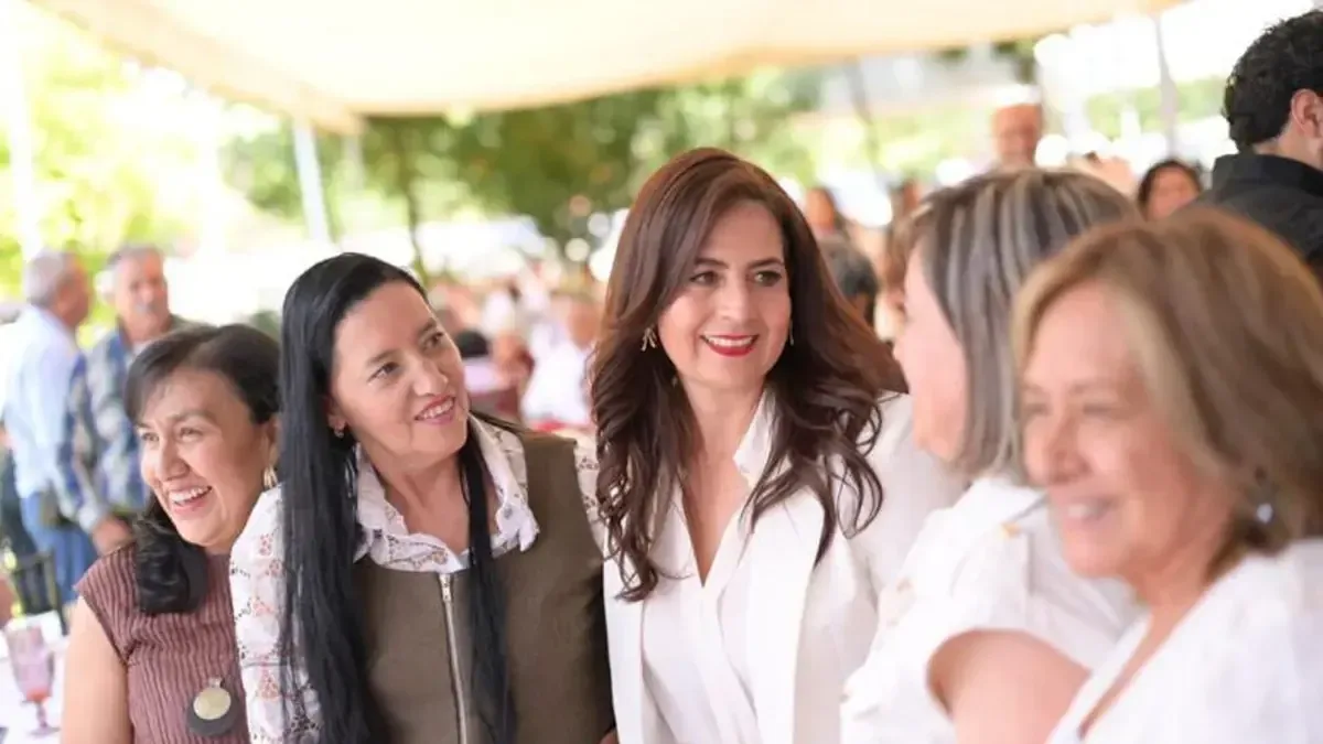 La secretaria de Educación resalta la importancia de la estabilidad laboral en el magisterio estatal.