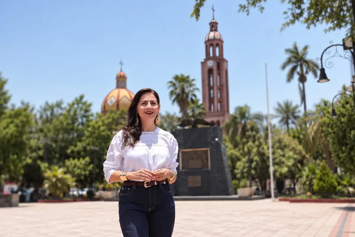 El trabajo de Gaby Molina beneficia a miles de estudiantes y fomenta la cultura en Michoacán.