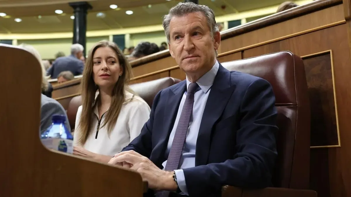 El auge de coaliciones con Vox transforma la política española y fortalece la posición del Partido Popular.