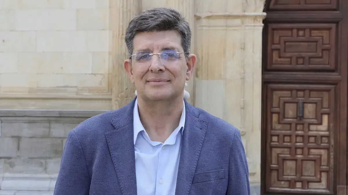García se convierte en el primer rector de Guadalajara en esta institución histórica.