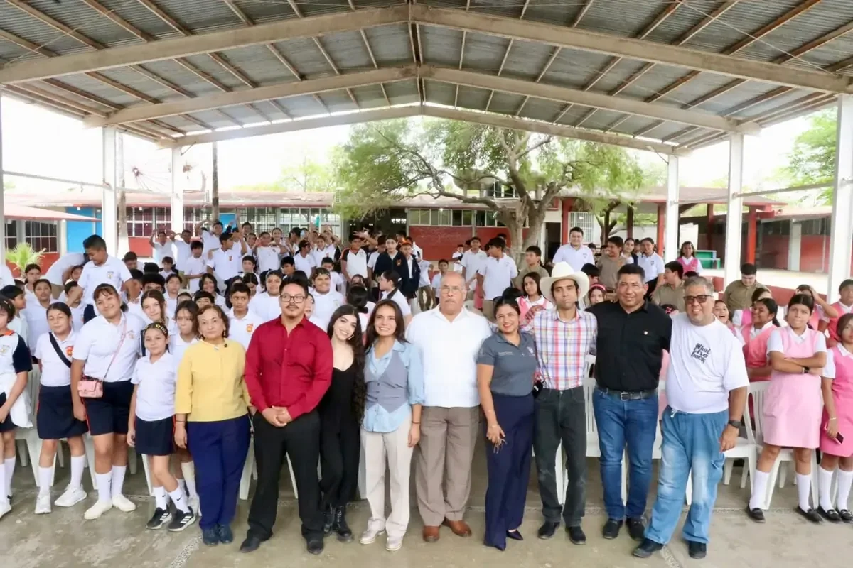 La presentación fortalece el vínculo entre jóvenes y el arte en el festival cultural.