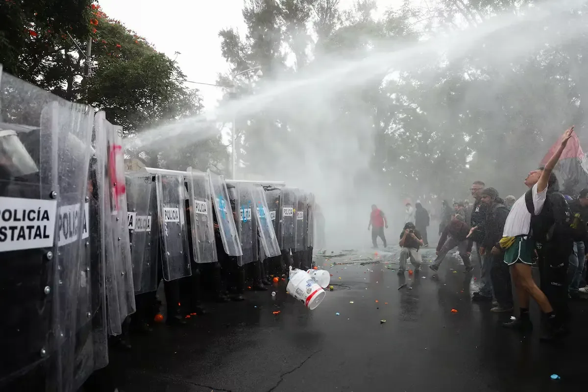 Expertos advierten que el sistema de agua en Guadalajara es obsoleto y poco eficiente.