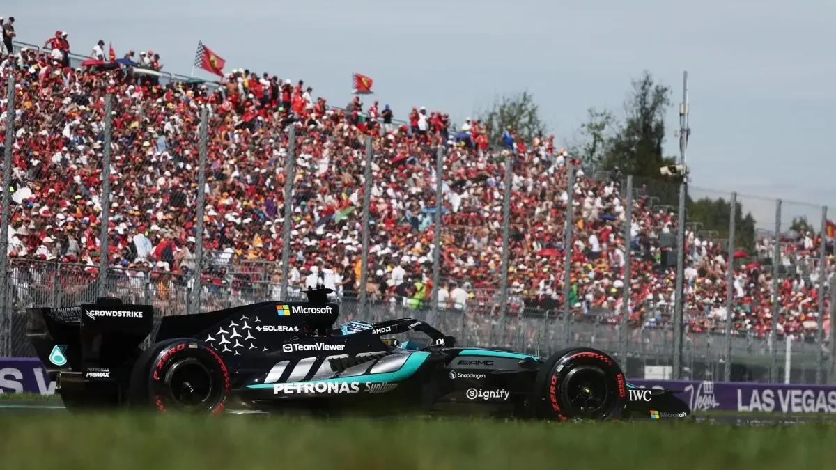 La actuación de Russell destaca en Monza, mientras Checo Pérez busca mejorar su desempeño en la clasificación.