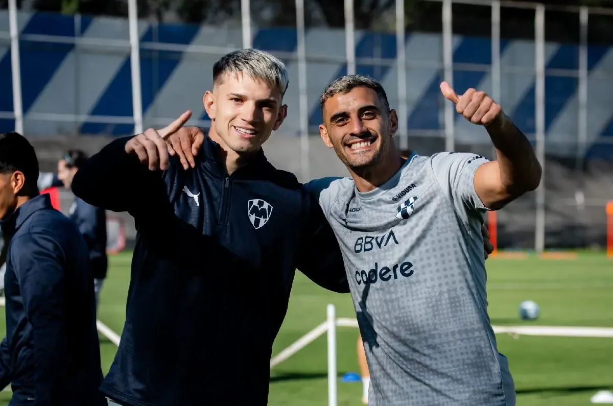 Germán Berterame, delantero de Rayados, en acción durante un partido reciente.
