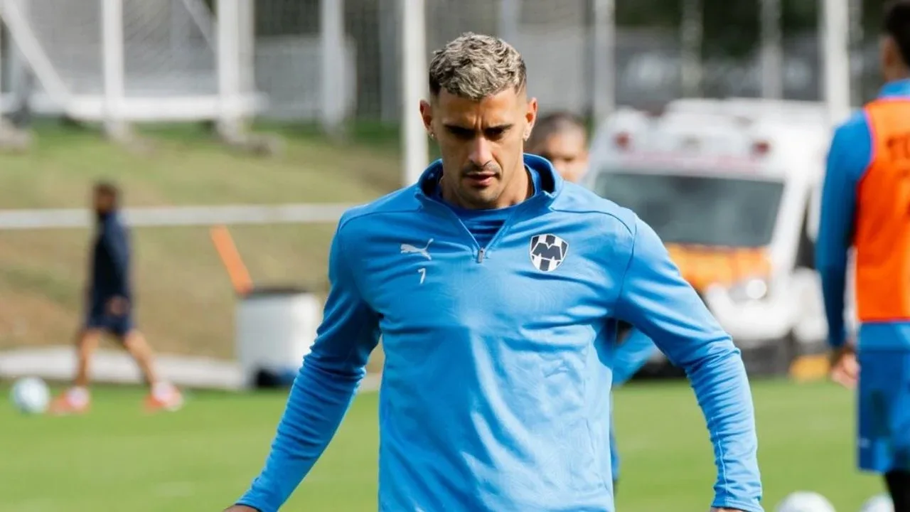 Germán Berterame durante su entrenamiento separado en El Barrial.