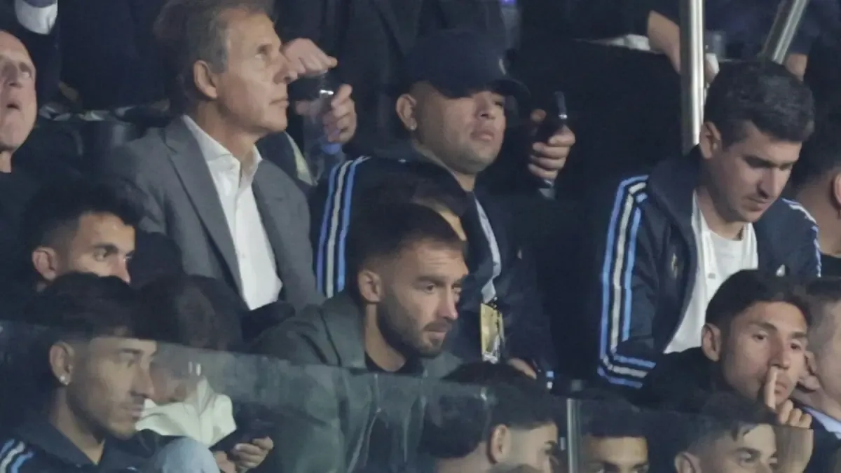 Germán Pezzella presenció el emotivo adiós de Messi de la selección argentina, sin participar en el partido.