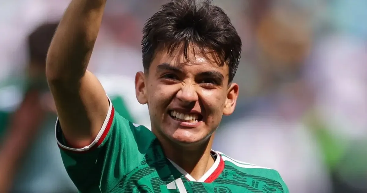 El joven mediocampista de 17 años destaca tras su actuación en el Mundial, superando a figuras consagradas.