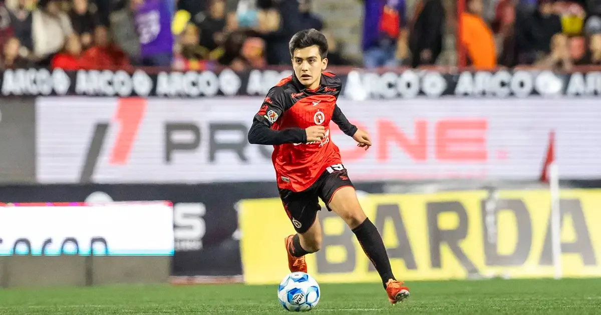 Gilberto Mora se entrena con Xolos en el estadio de Tijuana.